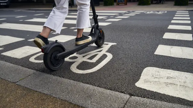Lee más sobre el artículo Barcelona aprueba mantener de forma indefinida la prohibición de los patinetes eléctricos en el transporte público